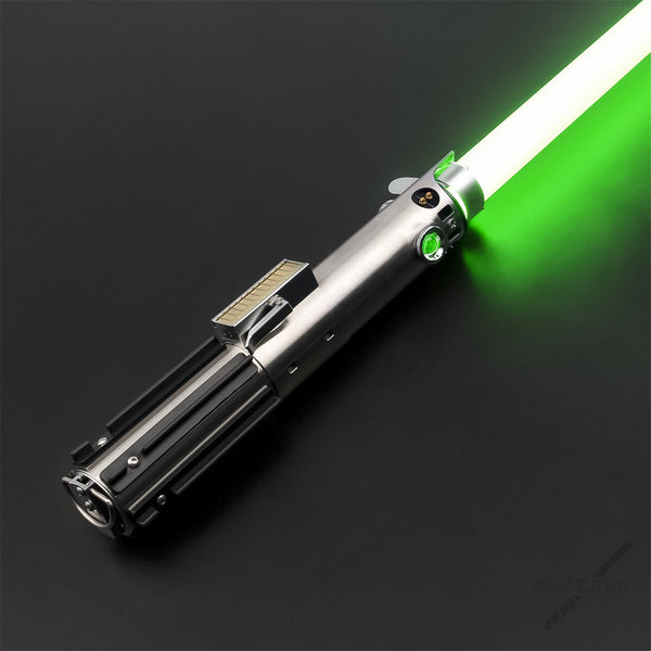 Luke-Skywalker-Pixel-Lightsaber-ep7
